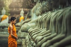 Khảo về quan điểm 'Phật tại Tăng trung' và 'Phật bất tại Tăng trung' thời kỳ Phật giáo bộ phái