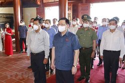 Chùm ảnh: Chủ tịch Quốc hội Vương Đình Huệ dâng hương tại Đền thờ Quốc tổ Lạc Long Quân