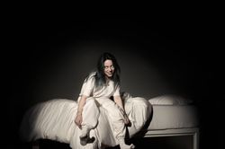 Những kỷ lục khó vượt qua của hiện tượng âm nhạc Billie Eilish