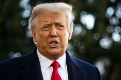 Ông Trump 'dội gáo nước lạnh' vào phiên tòa luận tội