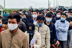 Người lao động xếp hàng rời Quảng Ninh về quê ăn Tết