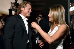 Jennifer Aniston bị nghi ở cùng Brad Pitt