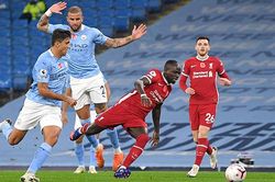 Liverpool: Kiếm danh hiệu trong 30 năm, tiêu trong 90 phút