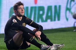 Vừa tái xuất đã chấn thương, Sergi Roberto lỡ hẹn đại chiến Barcelona vs PSG