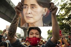 Hội đồng Bảo an yêu cầu quân đội Myanmar thả Cố vấn Suu Kyi