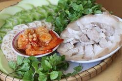 Nên luộc thịt bằng nước nóng hay nước lạnh?