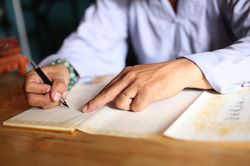 Cùng chép kinh Pháp cú cầu nguyện bình an