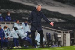 Tottenham thua 3 trận liên tiếp, HLV Mourinho chỉ trích trọng tài