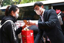 Hỗ trợ kinh phí đi lại cho 918 công nhân có hoàn cảnh khó khăn về quê đón Tết