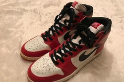 Giày có chữ ký của Michael Jordan được bán giá 1 triệu USD