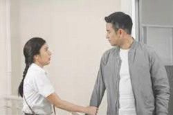 Nửa đêm thấy chồng dọn quần áo cho vào túi, thấy lạ nên tôi hỏi và choáng váng khi nhận được câu trả lời