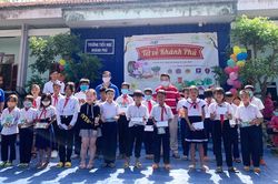 Trao quà Tết cho học sinh, thiếu nhi xã Khánh Phú