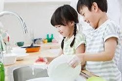 Giúp trẻ quen làm việc nhà
