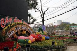 Rực rỡ sắc xuân ở chợ hoa 'Trên bến dưới thuyền'