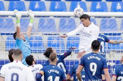 Varane lập cú đúp, Real thắng nhọc đội bét bảng