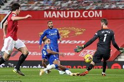 Thủng lưới phút 95, MU đánh rơi chiến thắng trước Everton