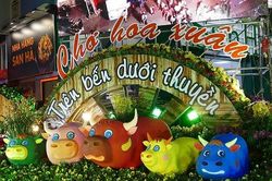Khai mạc chợ hoa xuân 'Trên bến dưới thuyền'