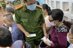 Thăm và tặng quà Hội Người mù nhân dịp Xuân Tân Sửu 2021