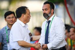 HLV Fabio Lopez đòi bồi thường: Bầu Đệ hay Chủ tịch Đông Á Thanh Hóa chịu phạt?