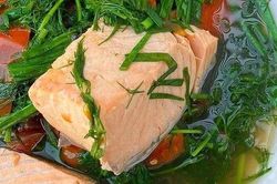 Canh cá hồi thì là bổ và mát của Tăng Thanh Hà