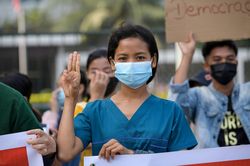 Biểu tình và đình công lan rộng ở Myanmar, lớn nhất từ năm 2007