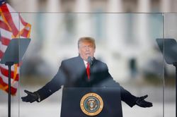 Luật sư của ông Trump: 'Luận tội là màn kịch chính trị'