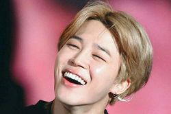 Jimin BTS va phải fan trong phòng tắm một cách cực dễ thương