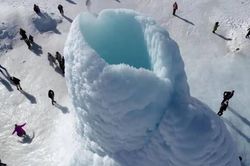 Độc lạ ngọn núi lửa 'phun ra băng' ở Kazakhstan