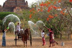 Tết Thingyan không... té nước ở Myanmar