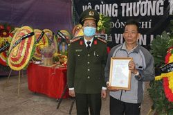 Thăng cấp bậc hàm cho liệt sỹ Vi Văn Luân hi sinh khi truy bắt tội phạm ma túy