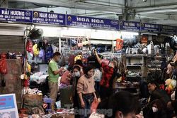 Chợ Đồng Xuân 'hồi sinh' ngày cuối năm