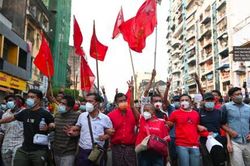 Myanmar: Nhà sư, bác sĩ cùng xuống đường biểu tình tẩy chay đảo chính