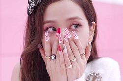 Một lần nữa Jisoo trở thành cô gái có suy nghĩ khác biệt nhất trong đội hình BLACKPINK