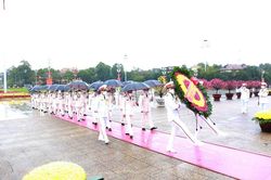 Đoàn đại biểu Đảng ủy Công an Trung ương, Bộ Công an vào Lăng viếng Chủ tịch Hồ Chí Minh