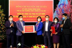 Phó Bí thư Thường trực Thành ủy Nguyễn Thị Tuyến kiểm tra công tác cấp nước phục vụ Tết