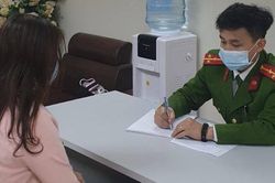 Nữ giám đốc tặng quà Tết bằng pháo hoa nổ