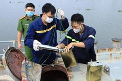 Triệt phá đường dây làm xăng giả cực lớn, thu giữ 100 tỷ tiền mặt