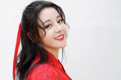 Chưa đến tuổi 30 nhưng Địch Lệ Nhiệt Ba đã để lộ nhan sắc lão hóa