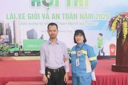 Nữ lái xe hút rác phải mang theo 'vũ khí' khi đi làm