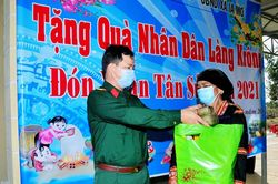 Binh đoàn 15 chăm lo Tết cho người dân biên giới