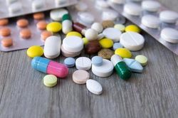 Những loại thuốc cần tích sẵn trong nhà dịp Tết đến Xuân về