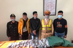 Bắt nóng 2 đối tượng vận chuyển pháo trái phép