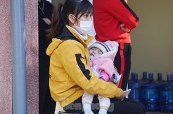 Mong ngóng được rời khu cách ly ở Hải Phòng về nhà ăn Tết