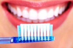 Lời khuyên của nha sĩ về việc nên đánh răng trước hay sau bữa sáng