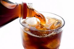 Nước ngọt làm cơ thể lão hóa nhanh như hút thuốc