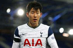 Tottenham chia tay FA Cup sau trận thua 4-5