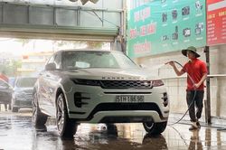 Dịch vụ rửa xe tăng giá gấp đôi trong ngày 30 Tết