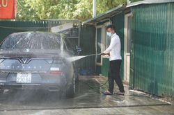 30 Tết, hàng rửa xe hoạt động hết công suất... kiếm tiền khủng