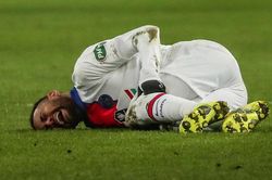 Báo động PSG: Neymar có thể lỡ đại chiến Barca