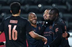 Man City bay cao: Pep Guardiola thách thức Mourinho